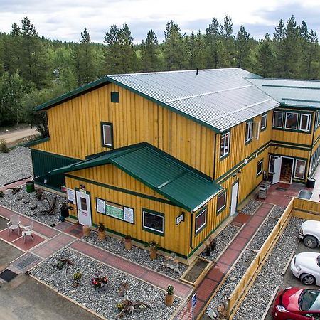 Hot Springs Campground & Hostel Upper Laberge 外观 照片