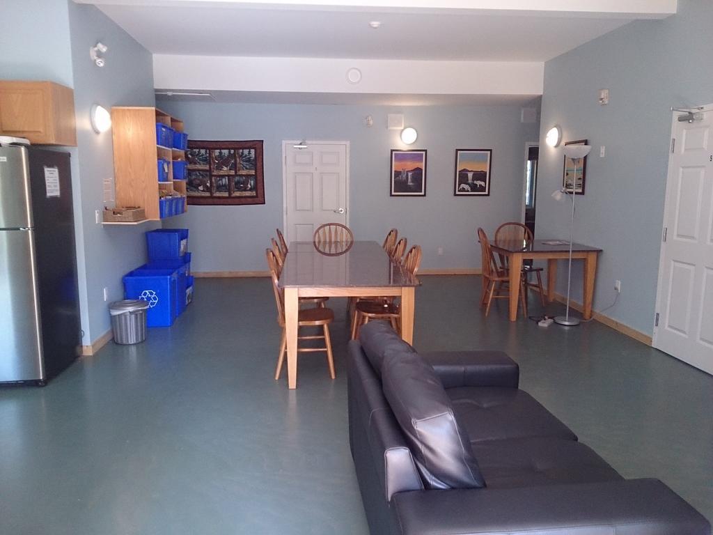 Hot Springs Campground & Hostel Upper Laberge 外观 照片