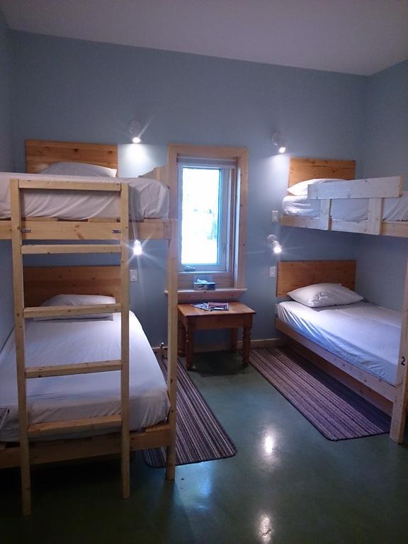 Hot Springs Campground & Hostel Upper Laberge 客房 照片