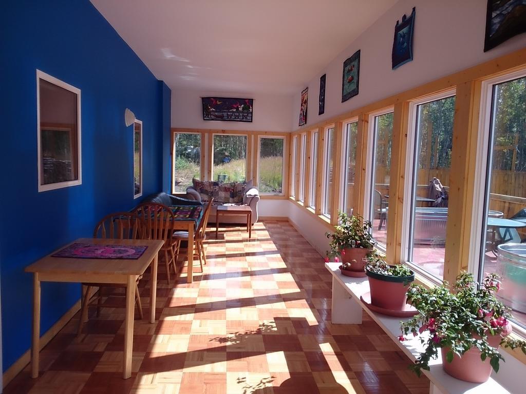 Hot Springs Campground & Hostel Upper Laberge 外观 照片