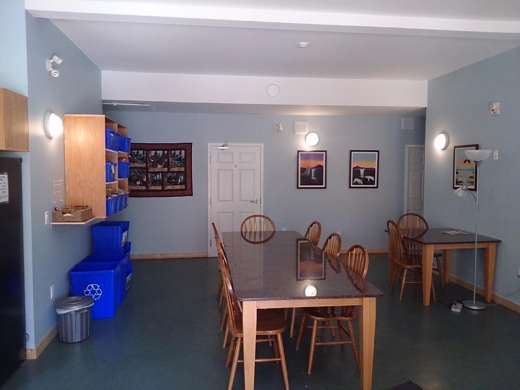 Hot Springs Campground & Hostel Upper Laberge 外观 照片