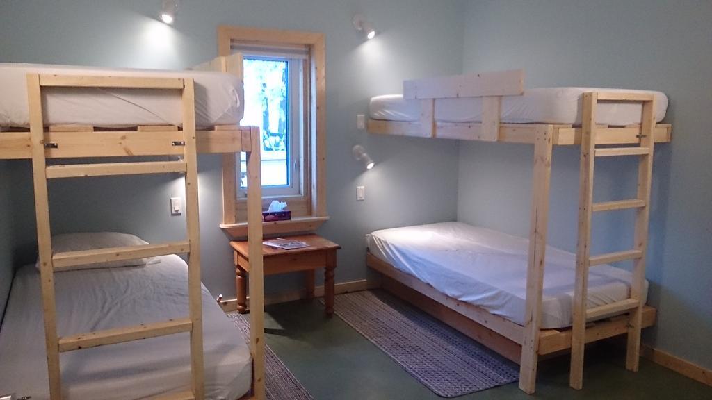 Hot Springs Campground & Hostel Upper Laberge 外观 照片